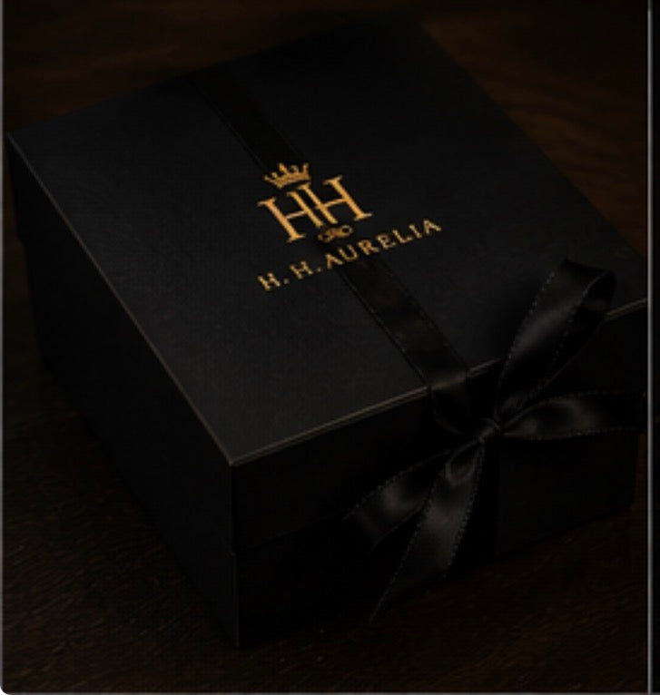 Velvet Oud Luxury Candle
